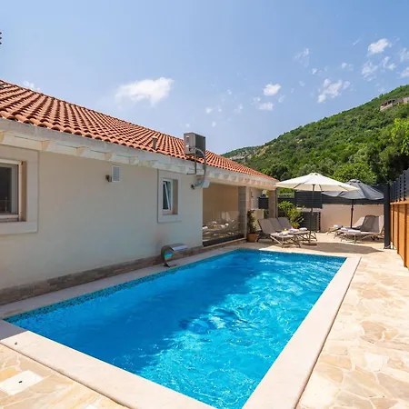 Tranquility Nest Beniva Villa