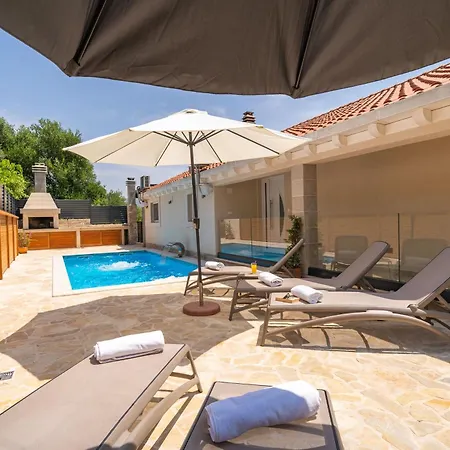 Tranquility Nest Beniva Villa